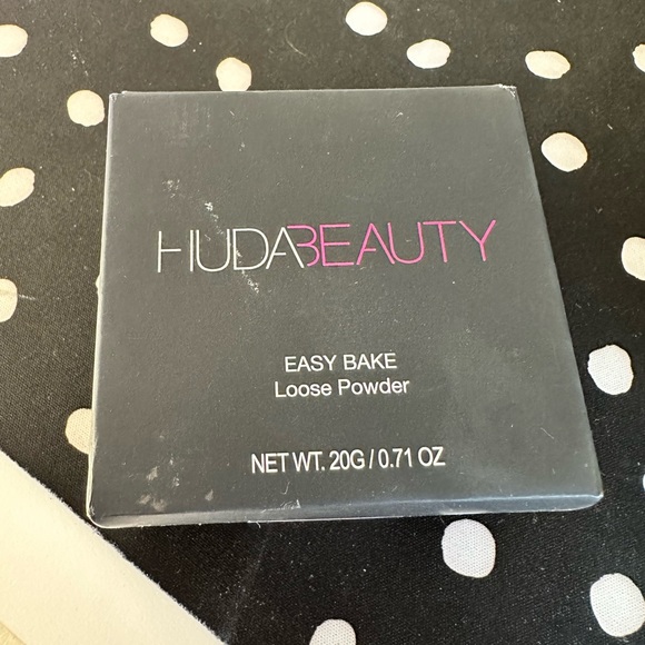NWT HUDA BEAUTY: Easy Bake Loose Baking & Setting Powder in Sugar Cookie - Picture 4 of 5